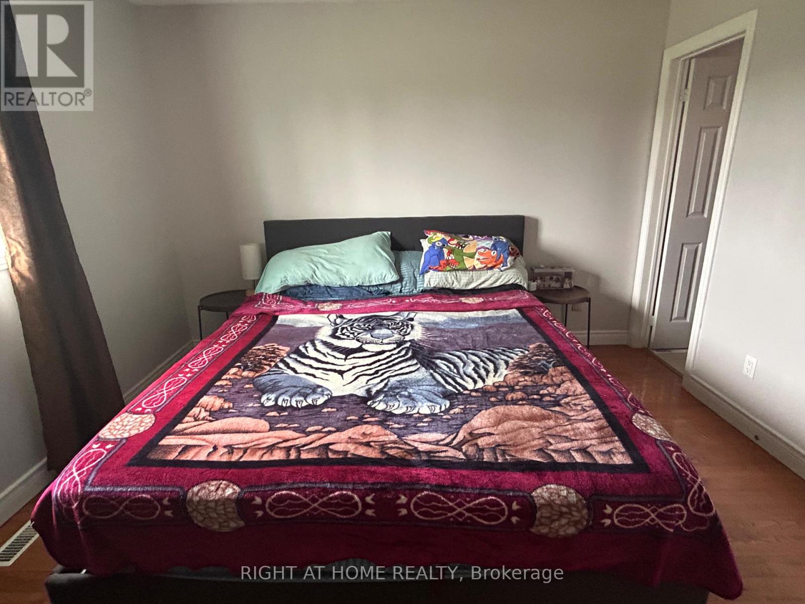 Multi-family House Bungalow for Sale 