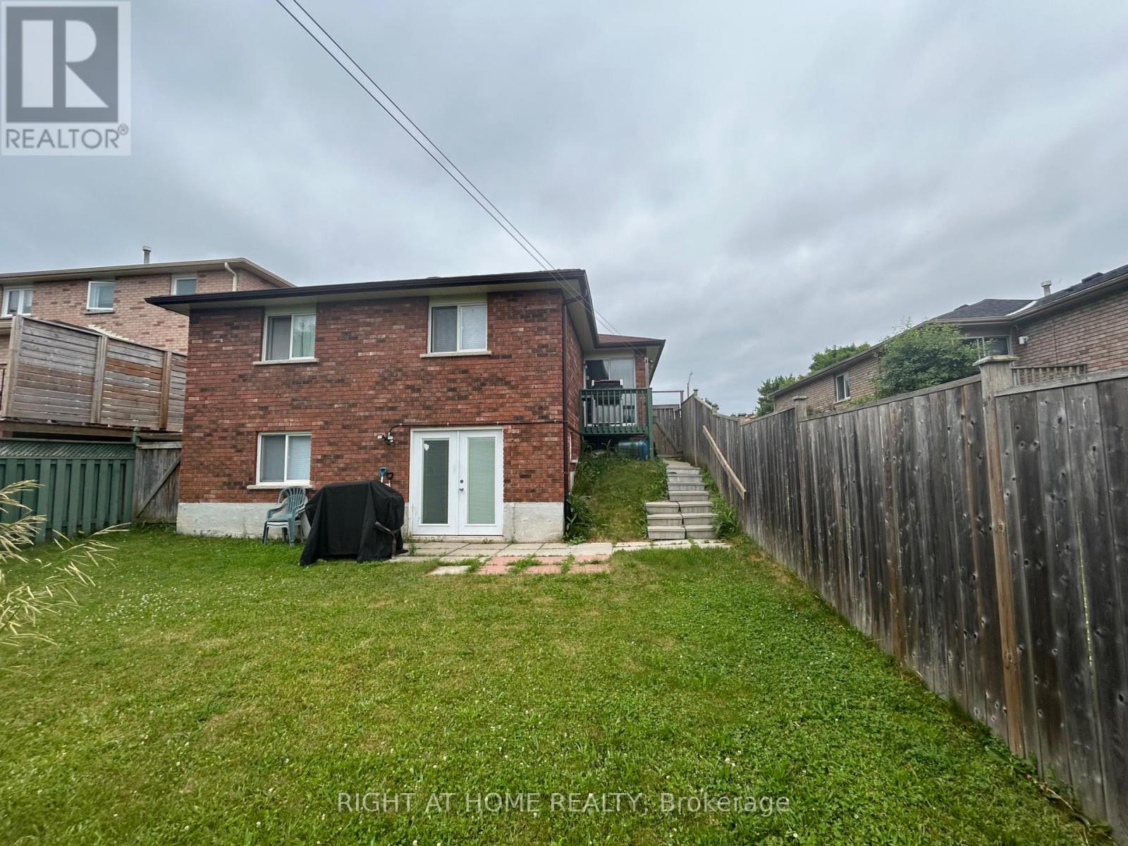 Multi-family House Bungalow for Sale 