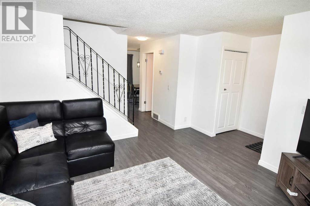 Single Family House for Sale in   Templemont Way NE Temple Calgary 