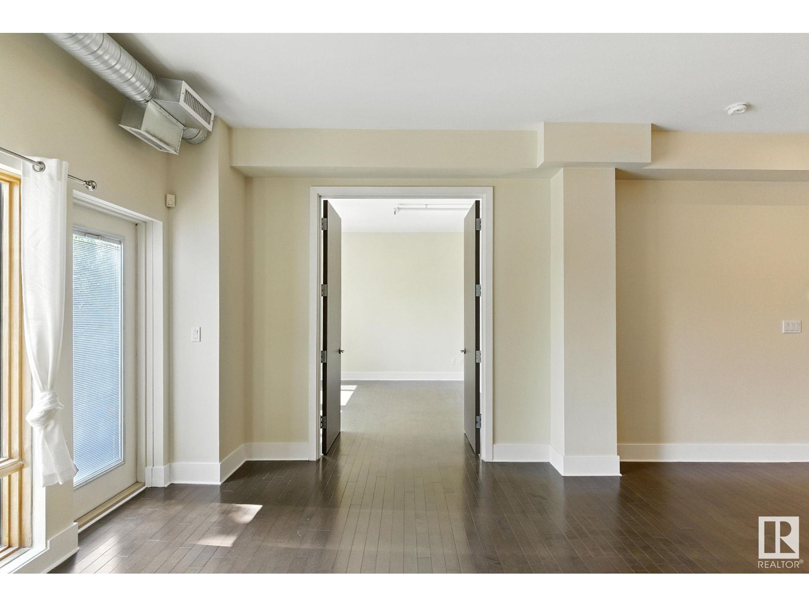 Photo 10 of 204 11633 105 Av Nw, Edmonton AB