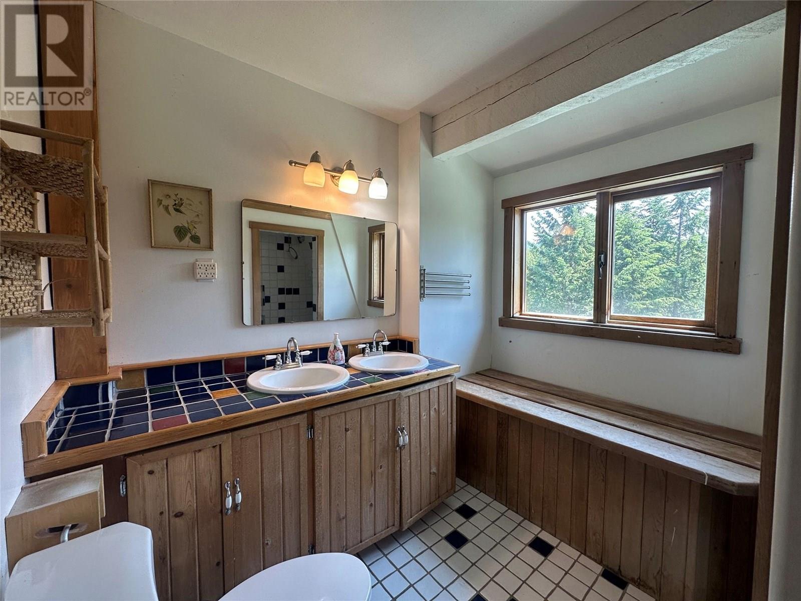Photo 5 of 1482 Zwicky Road, Kaslo BC