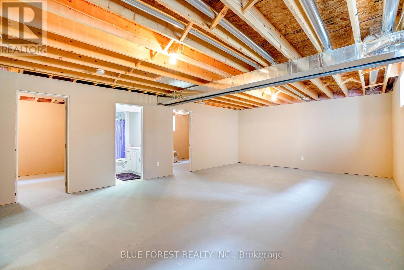 Photo 5 of 10 Auburn Drive, St Thomas ON