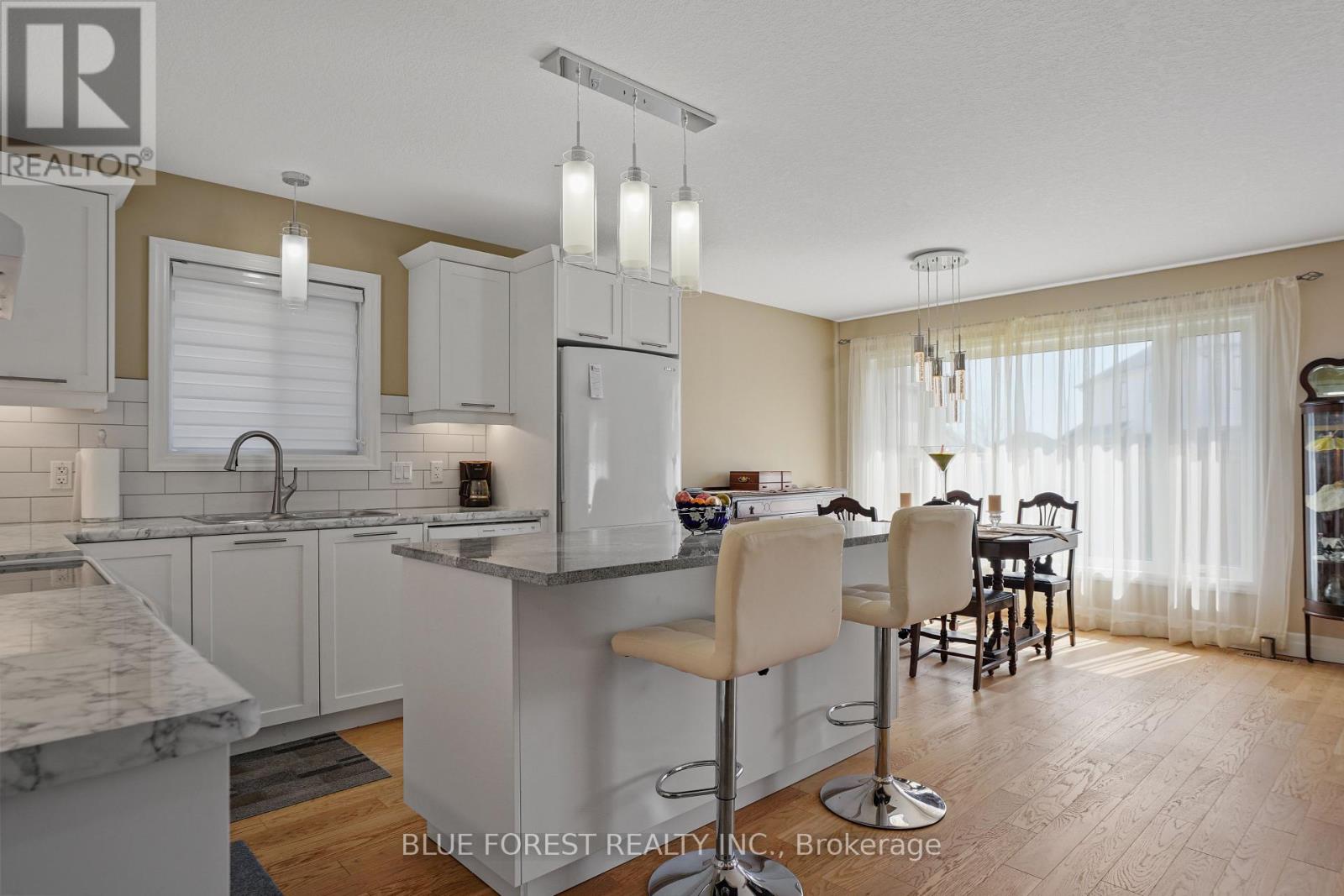 Photo 2 of 10 Auburn Drive, St Thomas ON