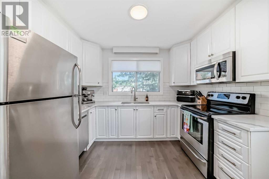 Single Family House for Sale in    Avenue SW Lakeview Calgary 