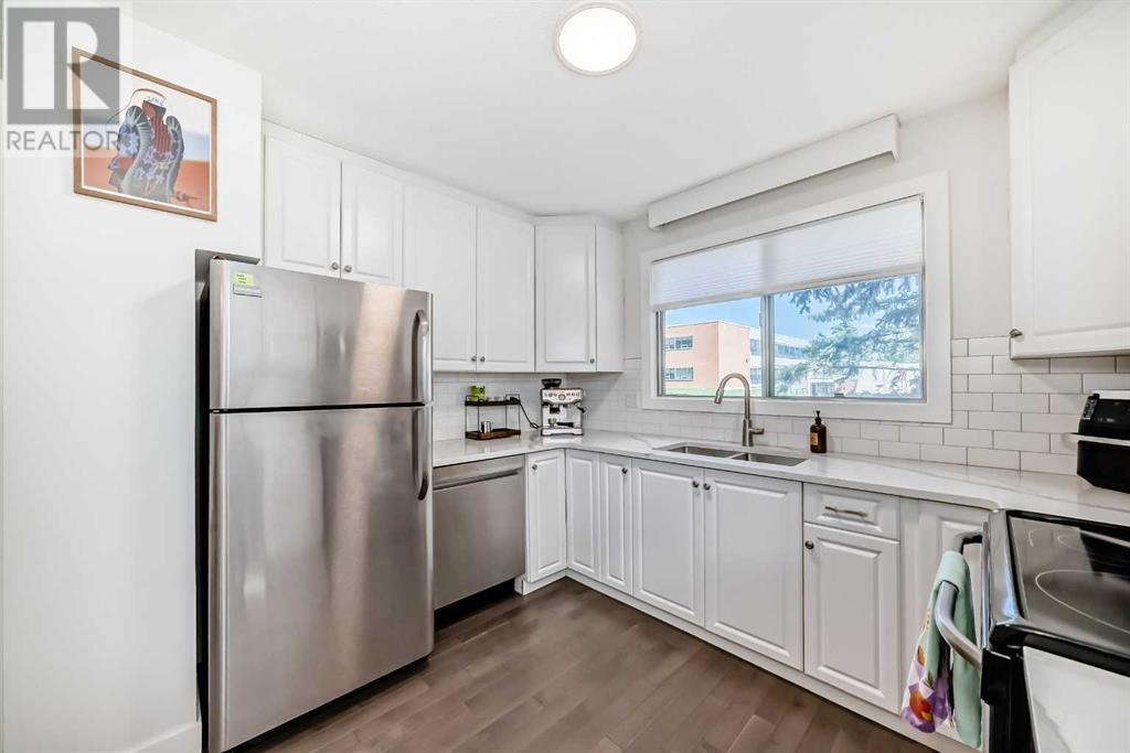 Single Family House for Sale in    Avenue SW Lakeview Calgary 