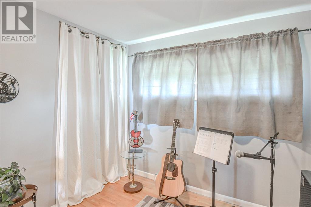 Single Family House 4 Level for Sale in   Avenue SW Westgate Calgary 