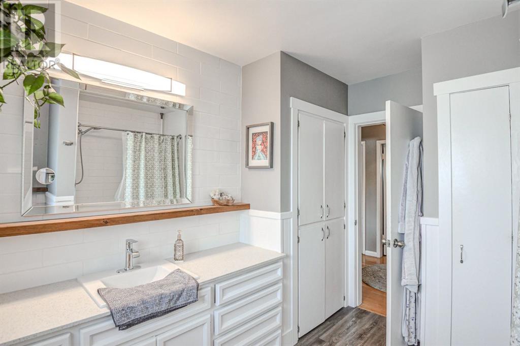 Single Family House 4 Level for Sale in   Avenue SW Westgate Calgary 