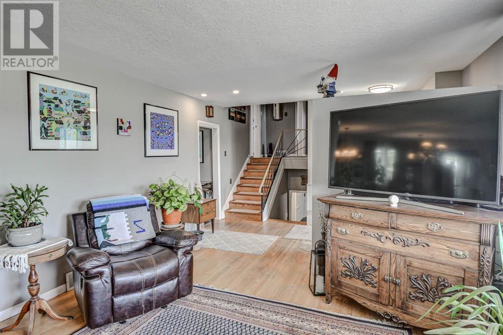Single Family House 4 Level for Sale in   Avenue SW Westgate Calgary 