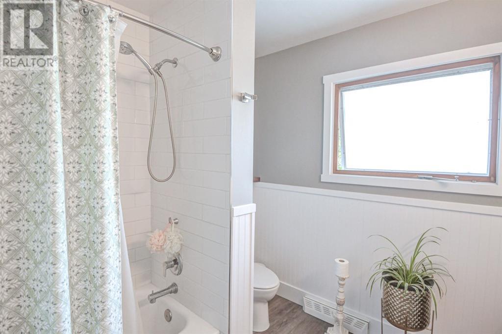 Single Family House 4 Level for Sale in   Avenue SW Westgate Calgary 