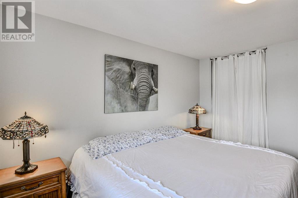 Single Family House 4 Level for Sale in   Avenue SW Westgate Calgary 