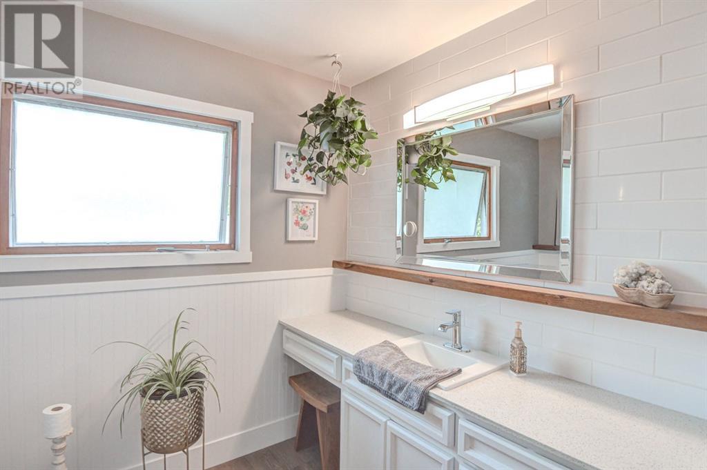 Single Family House 4 Level for Sale in   Avenue SW Westgate Calgary 