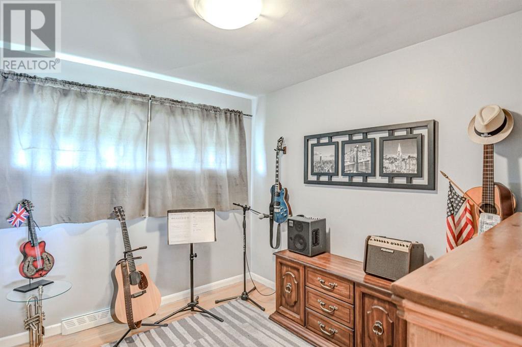 Single Family House 4 Level for Sale in   Avenue SW Westgate Calgary 