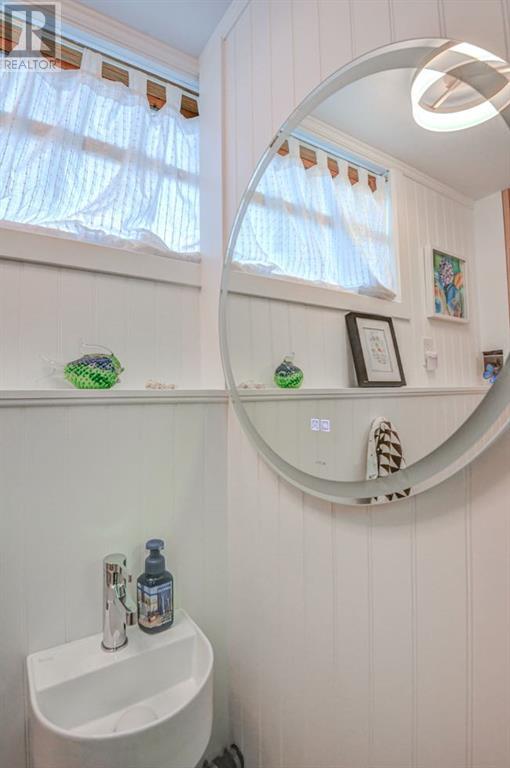 Single Family House 4 Level for Sale in   Avenue SW Westgate Calgary 