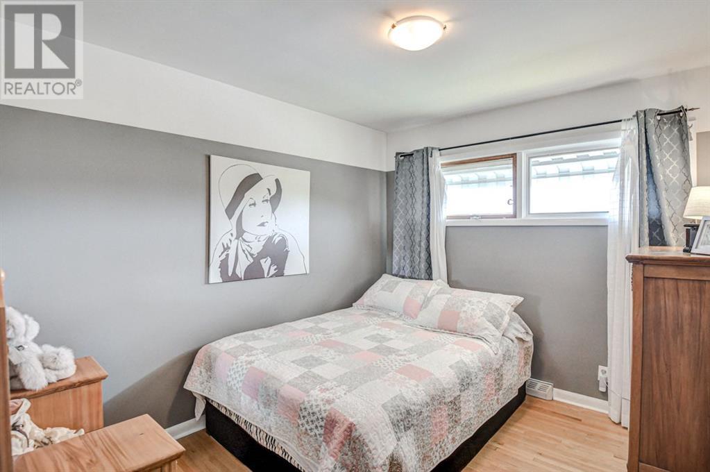 Single Family House 4 Level for Sale in   Avenue SW Westgate Calgary 