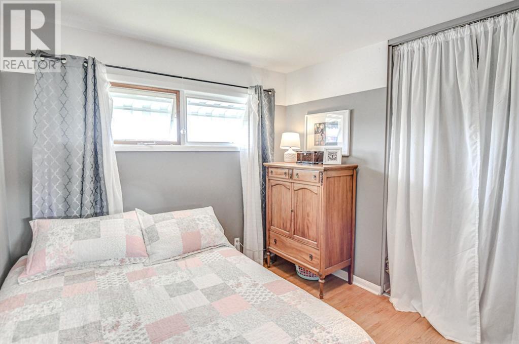 Single Family House 4 Level for Sale in   Avenue SW Westgate Calgary 