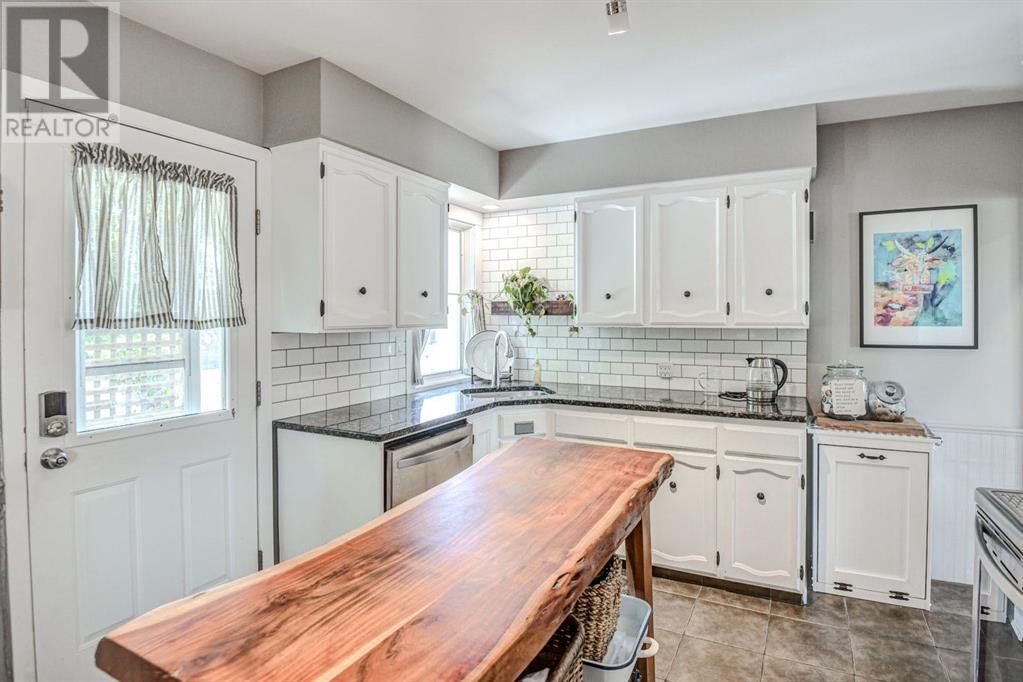 Single Family House 4 Level for Sale in   Avenue SW Westgate Calgary 