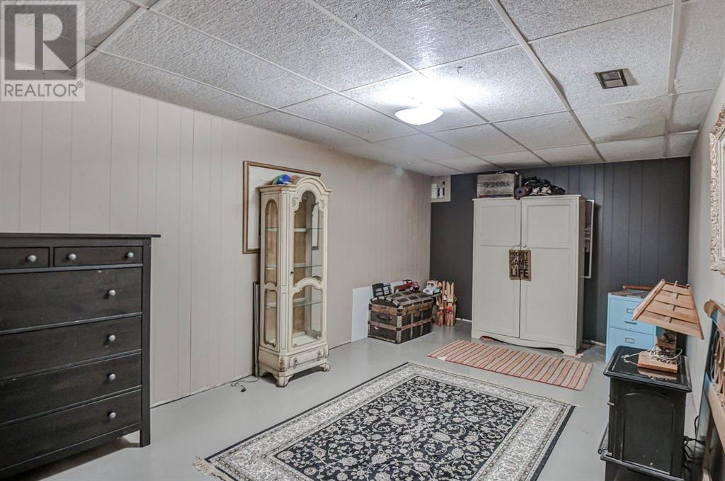 Single Family House 4 Level for Sale in   Avenue SW Westgate Calgary 