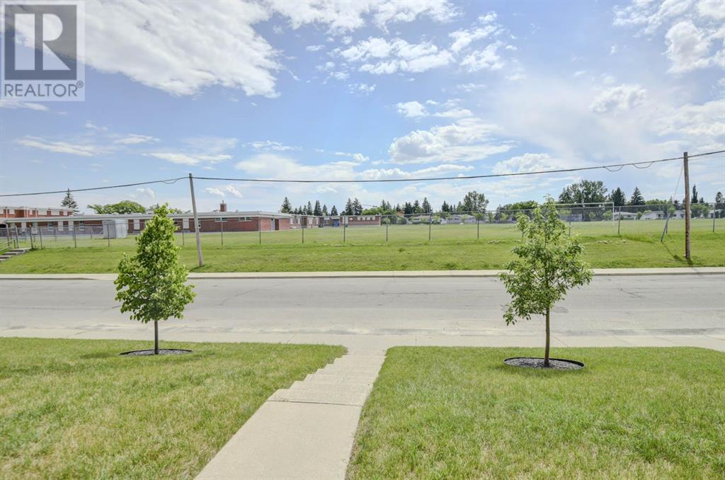 Single Family House 4 Level for Sale in   Avenue SW Westgate Calgary 