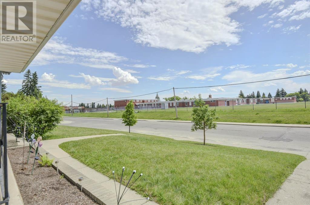 Single Family House 4 Level for Sale in   Avenue SW Westgate Calgary 