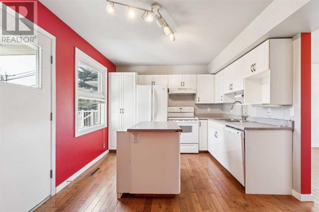 Single Family House for Sale in   Avenue NE Winston Heights/Mountview Calgary 