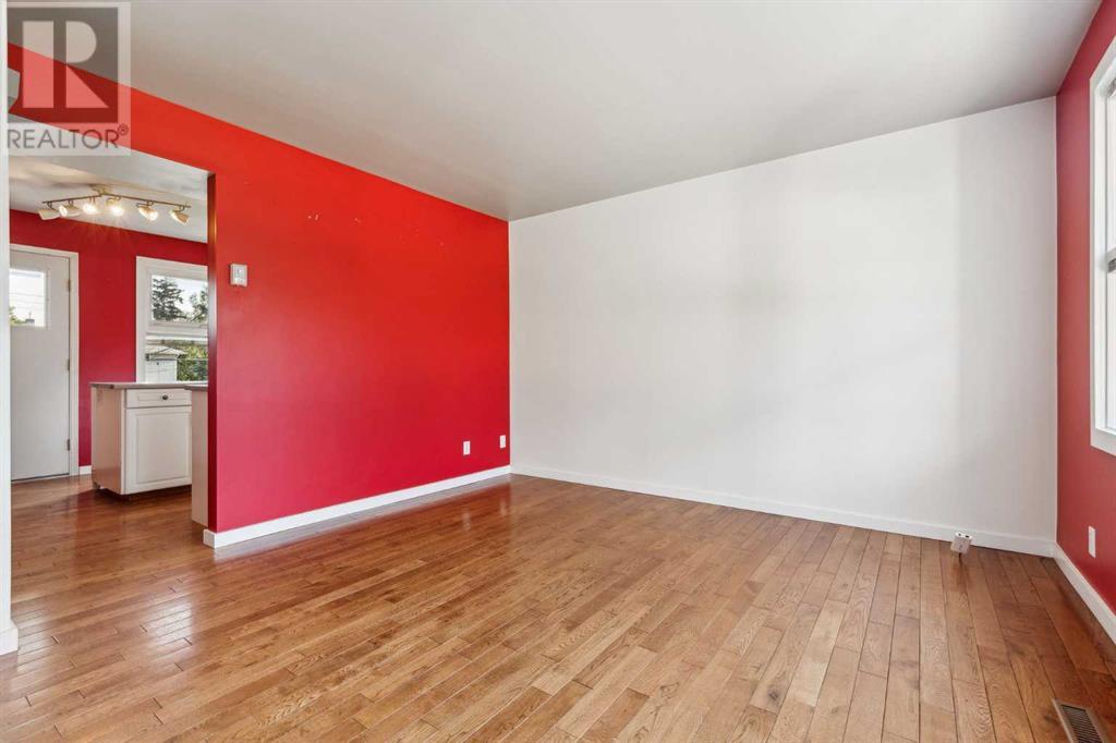 Single Family House for Sale in   Avenue NE Winston Heights/Mountview Calgary 