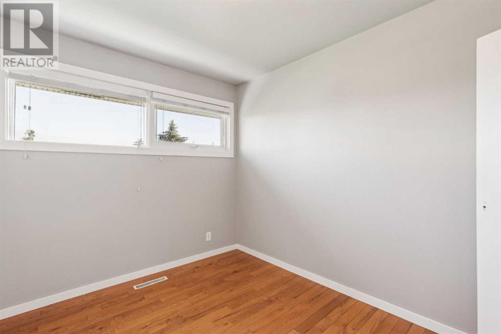 Single Family House for Sale in   Avenue NE Winston Heights/Mountview Calgary 