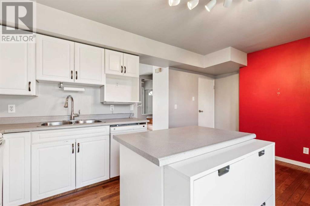 Single Family House for Sale in   Avenue NE Winston Heights/Mountview Calgary 