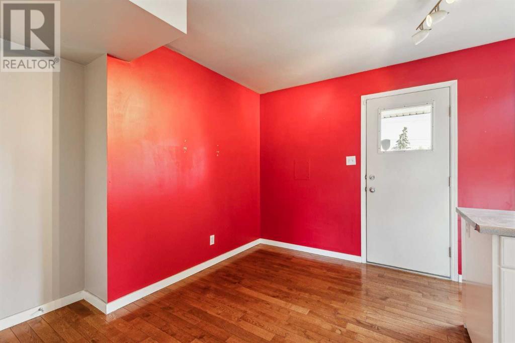 Single Family House for Sale in   Avenue NE Winston Heights/Mountview Calgary 