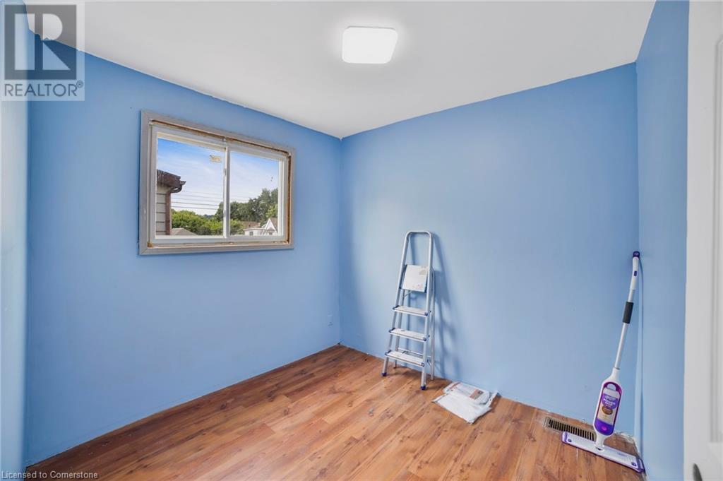 Photo 6 of 127 Province Street N, Hamilton ON