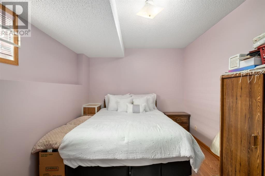 Single Family House Bi-level for Sale in  Erin Woods Drive SE Erin Woods Calgary 