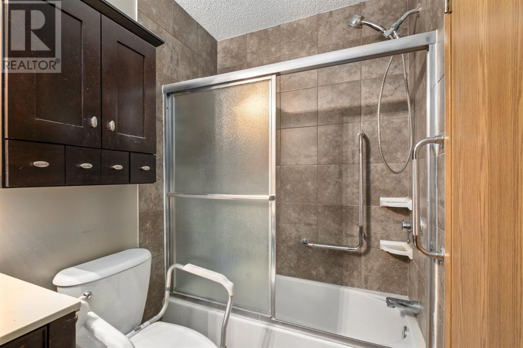 Single Family House Bi-level for Sale in  Erin Woods Drive SE Erin Woods Calgary 