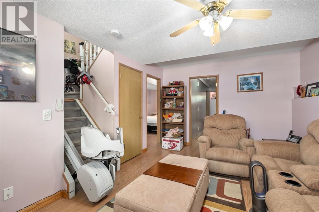 Single Family House Bi-level for Sale in  Erin Woods Drive SE Erin Woods Calgary 