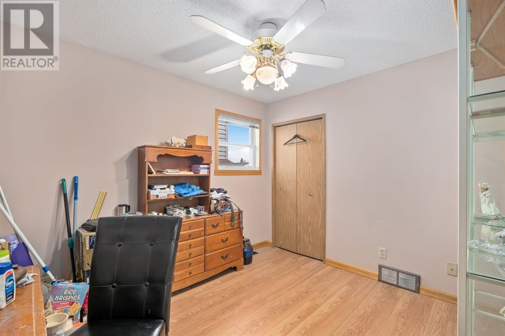 Single Family House Bi-level for Sale in  Erin Woods Drive SE Erin Woods Calgary 