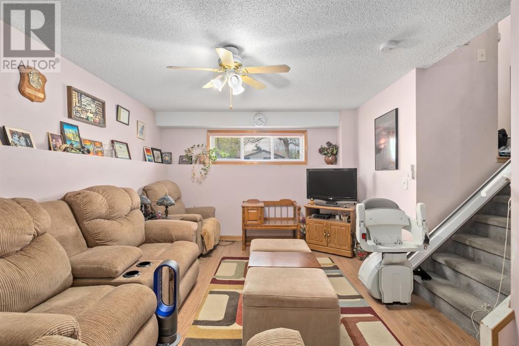 Single Family House Bi-level for Sale in  Erin Woods Drive SE Erin Woods Calgary 