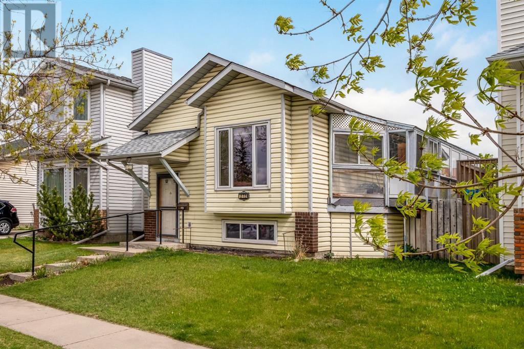 Single Family House Bi-level for Sale in  Erin Woods Drive SE Erin Woods Calgary 
