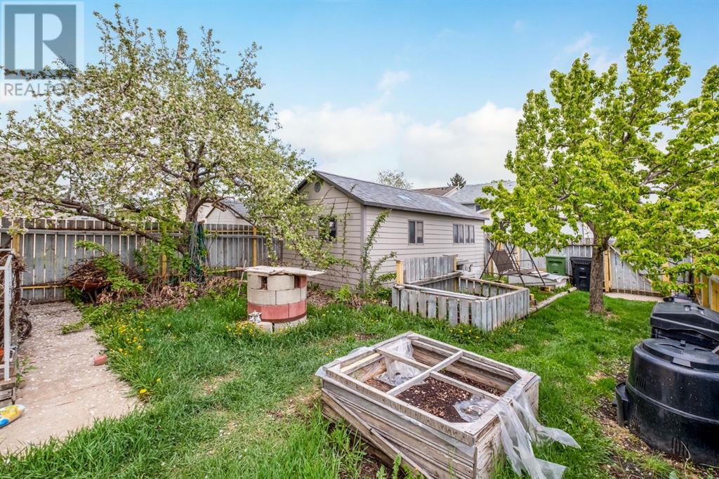 Single Family House Bi-level for Sale in  Erin Woods Drive SE Erin Woods Calgary 