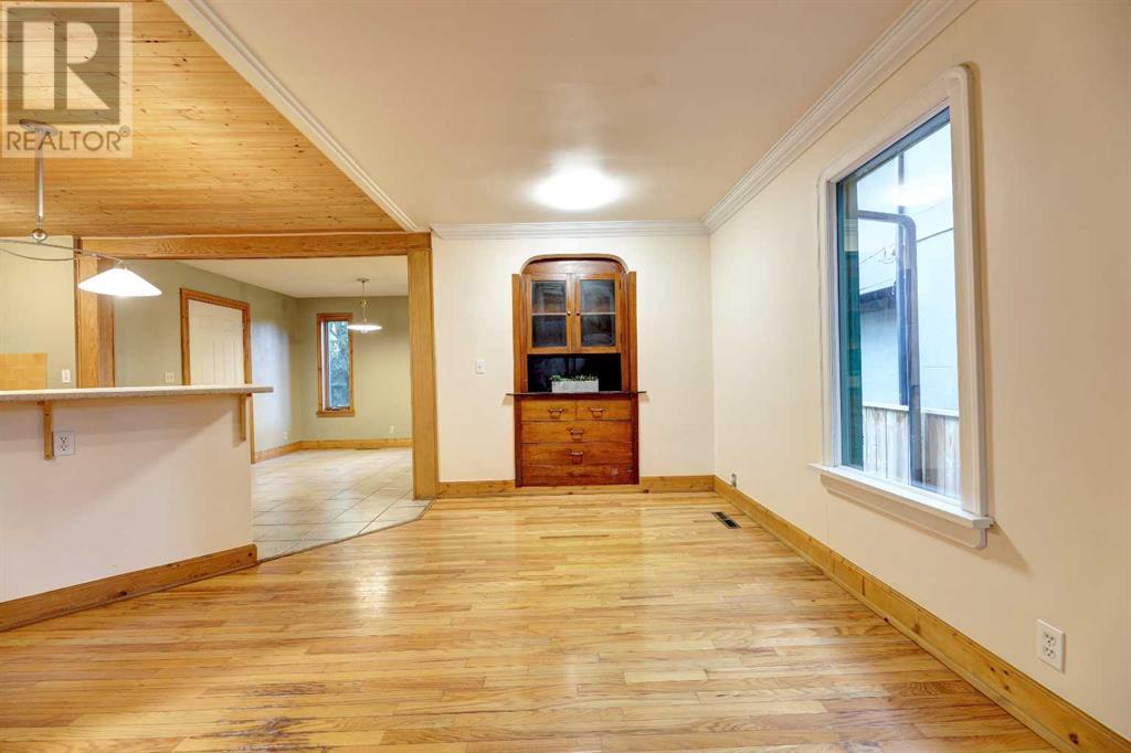 Single Family House for Sale in   Avenue NW Tuxedo Park Calgary 
