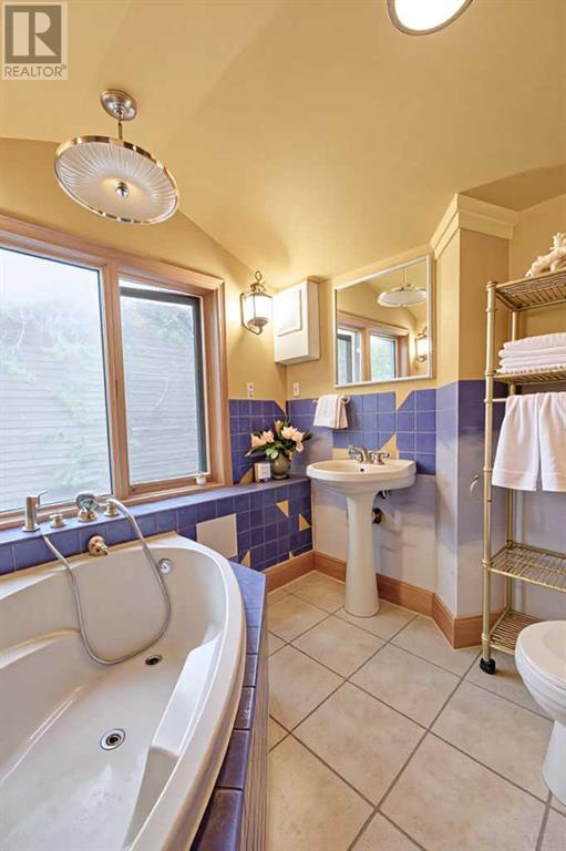 Single Family House for Sale in   Avenue NW Tuxedo Park Calgary 