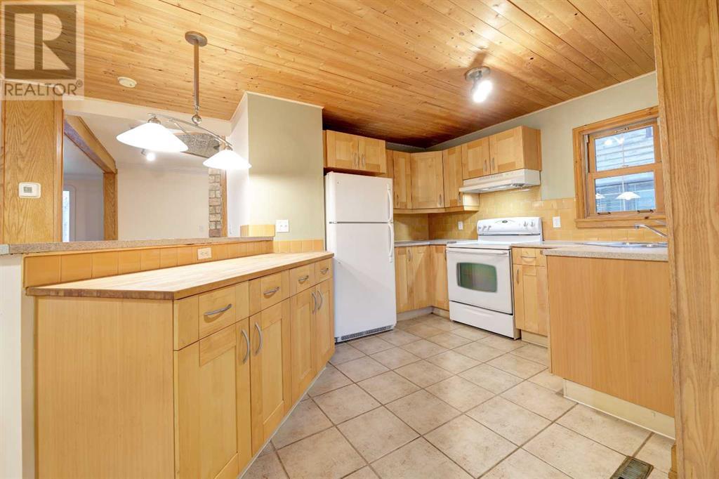Single Family House for Sale in   Avenue NW Tuxedo Park Calgary 
