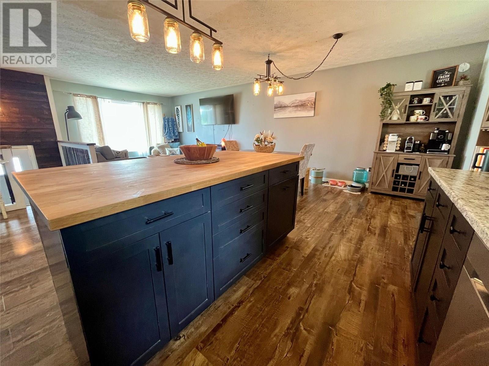 Photo 5 of 248 Murray Drive, Tumbler Ridge BC