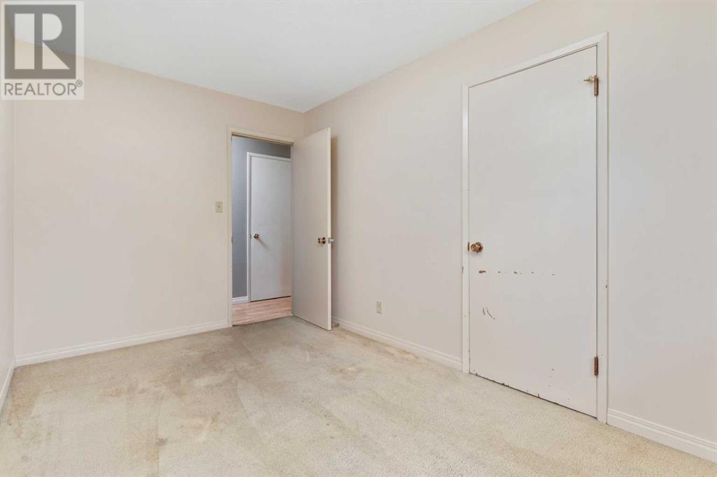 Single Family House Bungalow for Sale in   Avenue Rosedale Camrose 