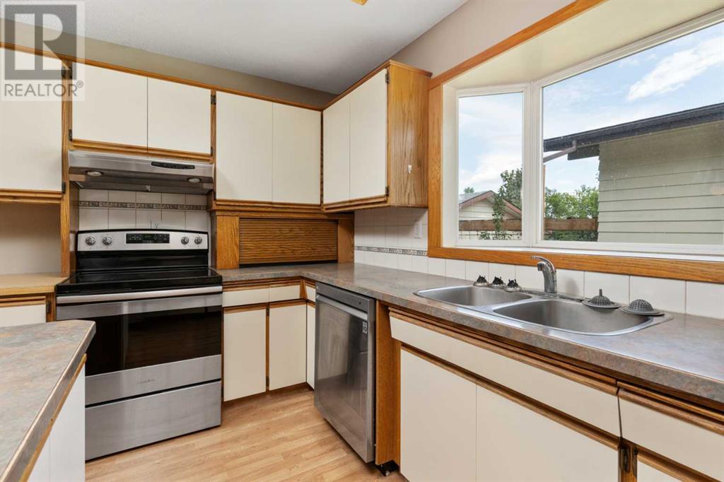 Single Family House Bungalow for Sale in   Avenue Rosedale Camrose 