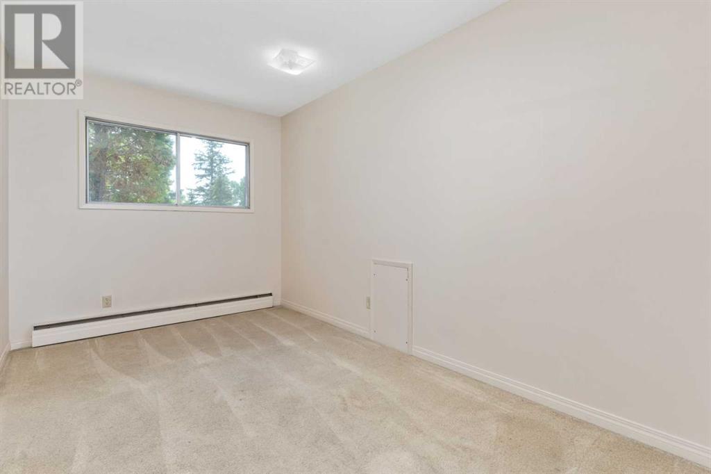 Single Family House Bungalow for Sale in   Avenue Rosedale Camrose 