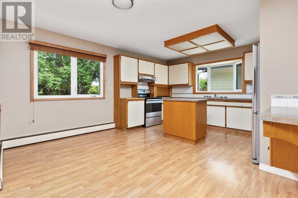 Single Family House Bungalow for Sale in   Avenue Rosedale Camrose 