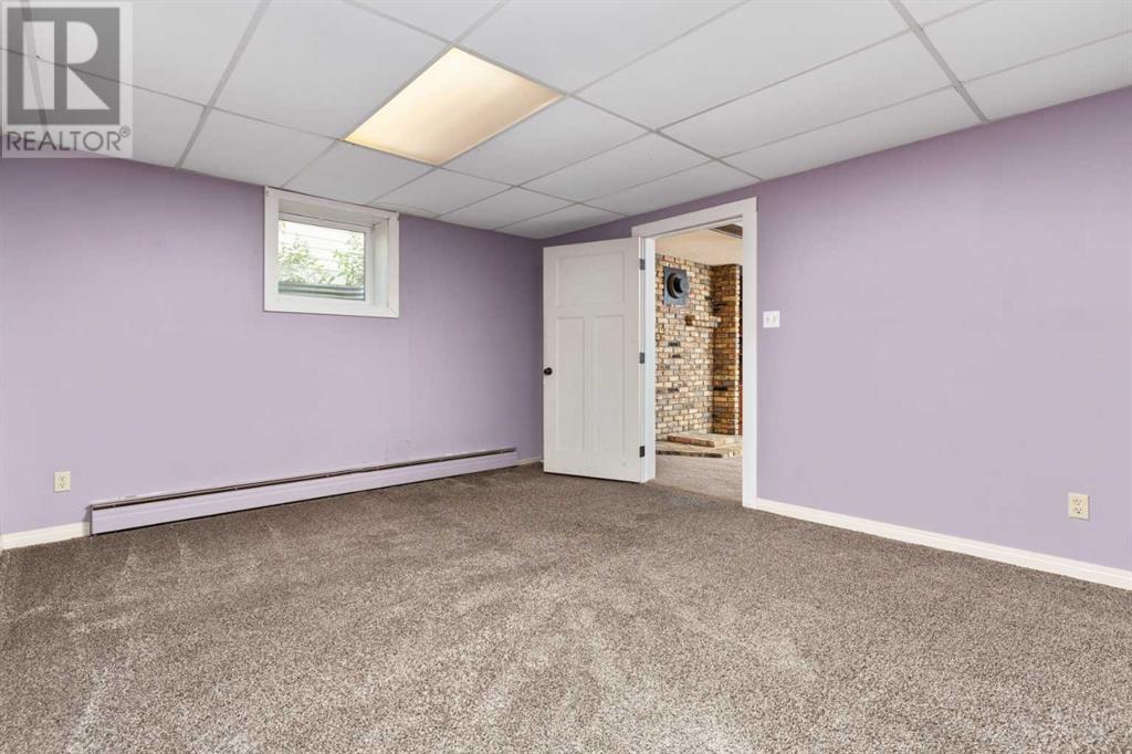 Single Family House Bungalow for Sale in   Avenue Rosedale Camrose 