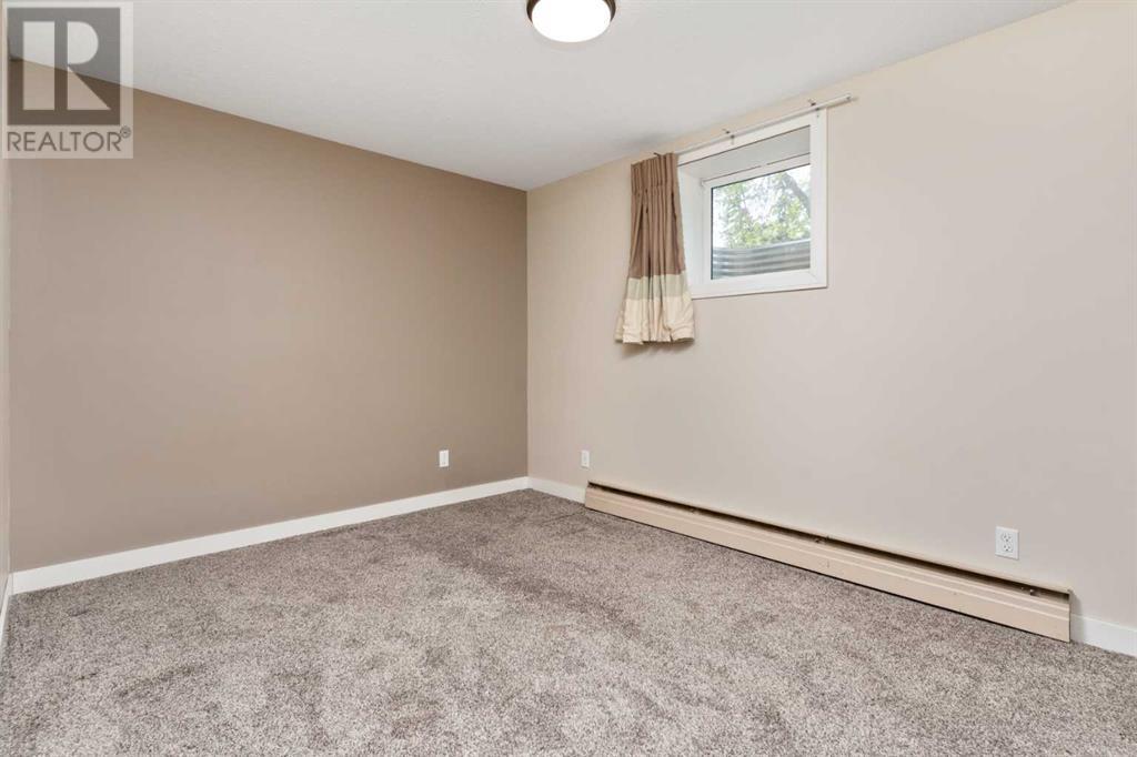 Single Family House Bungalow for Sale in   Avenue Rosedale Camrose 