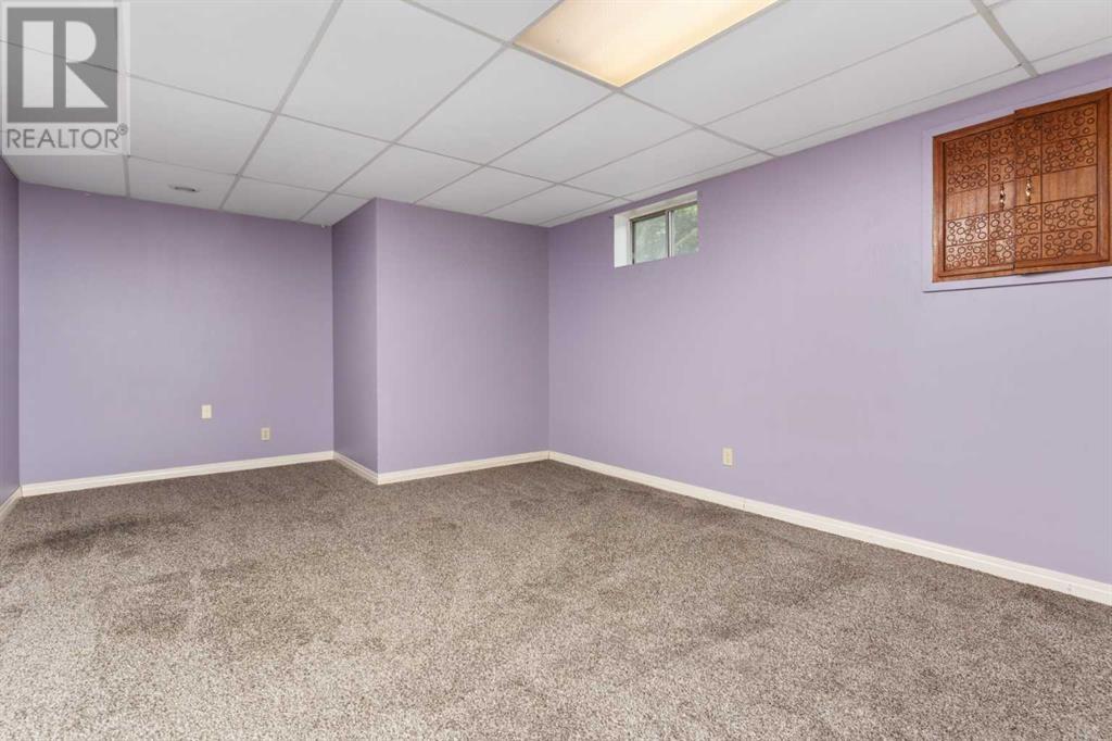 Single Family House Bungalow for Sale in   Avenue Rosedale Camrose 