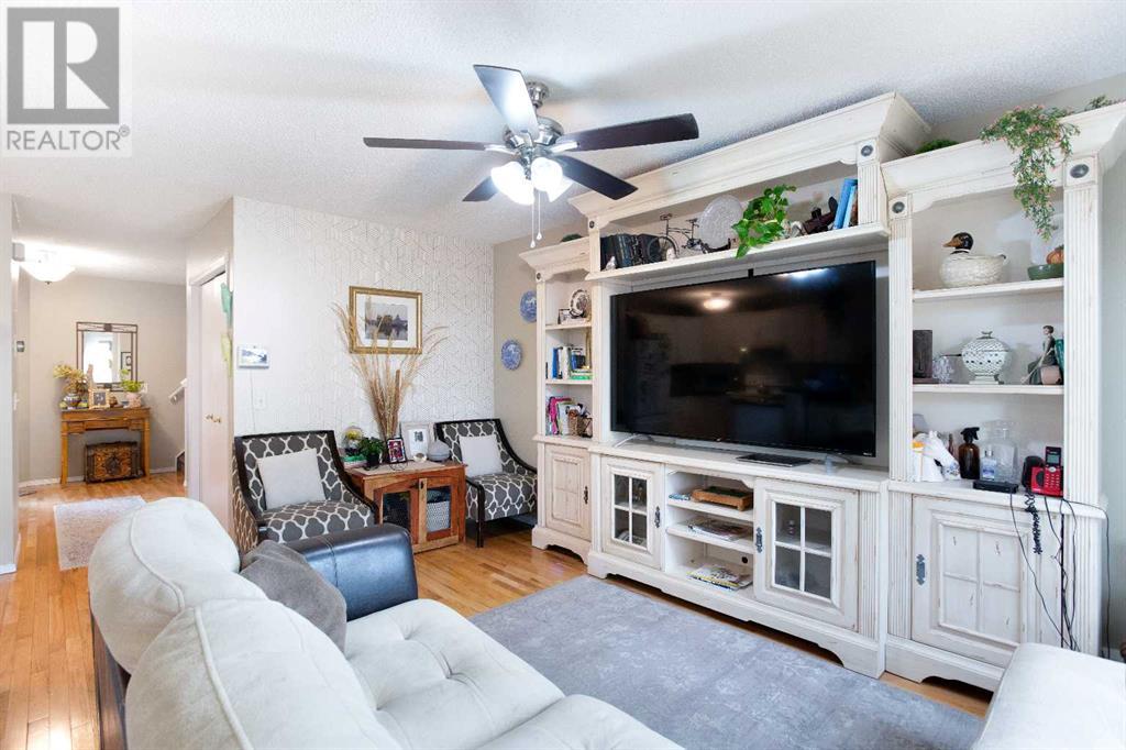 Single Family House for Sale in  Coral Springs Mews NE Coral Springs Calgary 