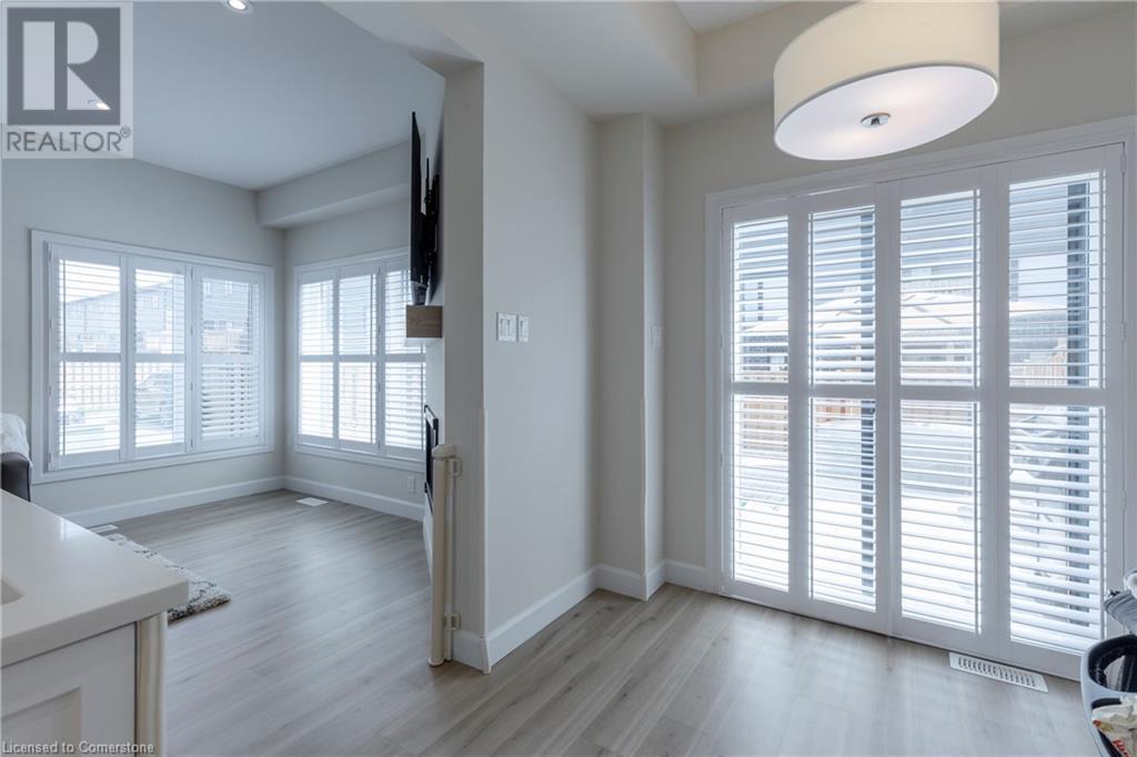 Photo 11 of 31 Southam Lane, Hamilton ON