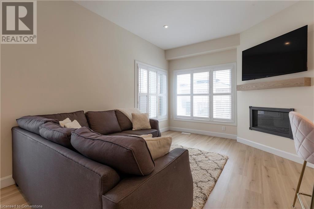 Photo 16 of 31 Southam Lane, Hamilton ON